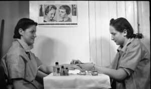 Manicure service in 1900